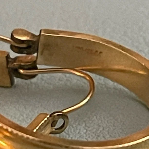 Elegant Gold VINTAGE Hoop Earrings - Picture 6 of 9